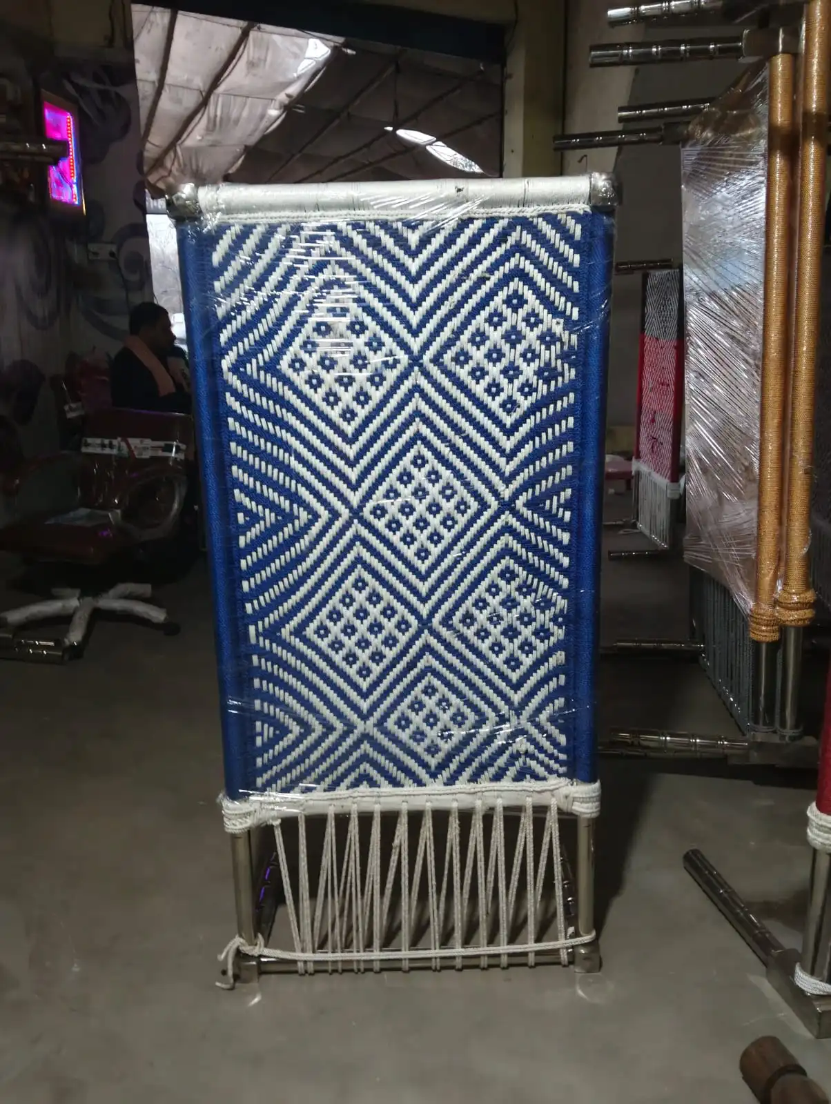 Strong steel frame ✔ Handwoven designer rope pattern Strong steel frame ✔ Handwoven designer rope pattern
